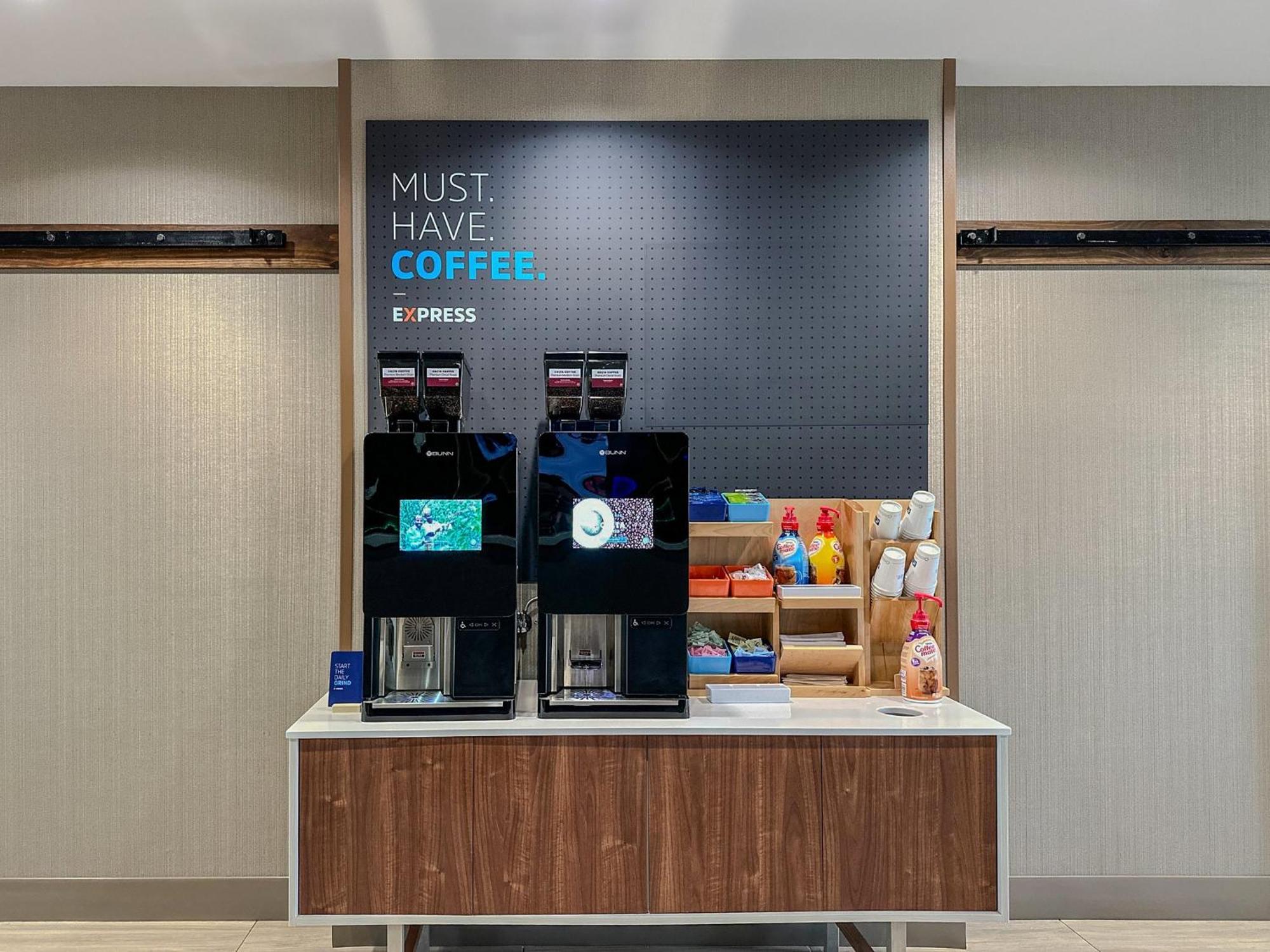 Holiday Inn Express Queensbury-Lake George Area By Ihg Exterior photo